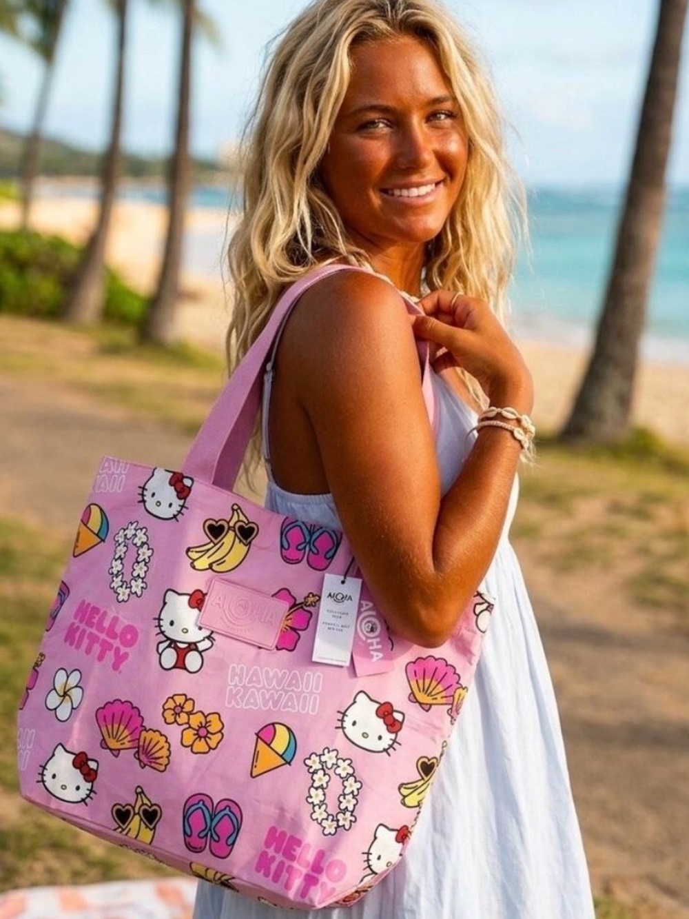 🌸ALOHA Collection x Hello Kitty day tripper tote